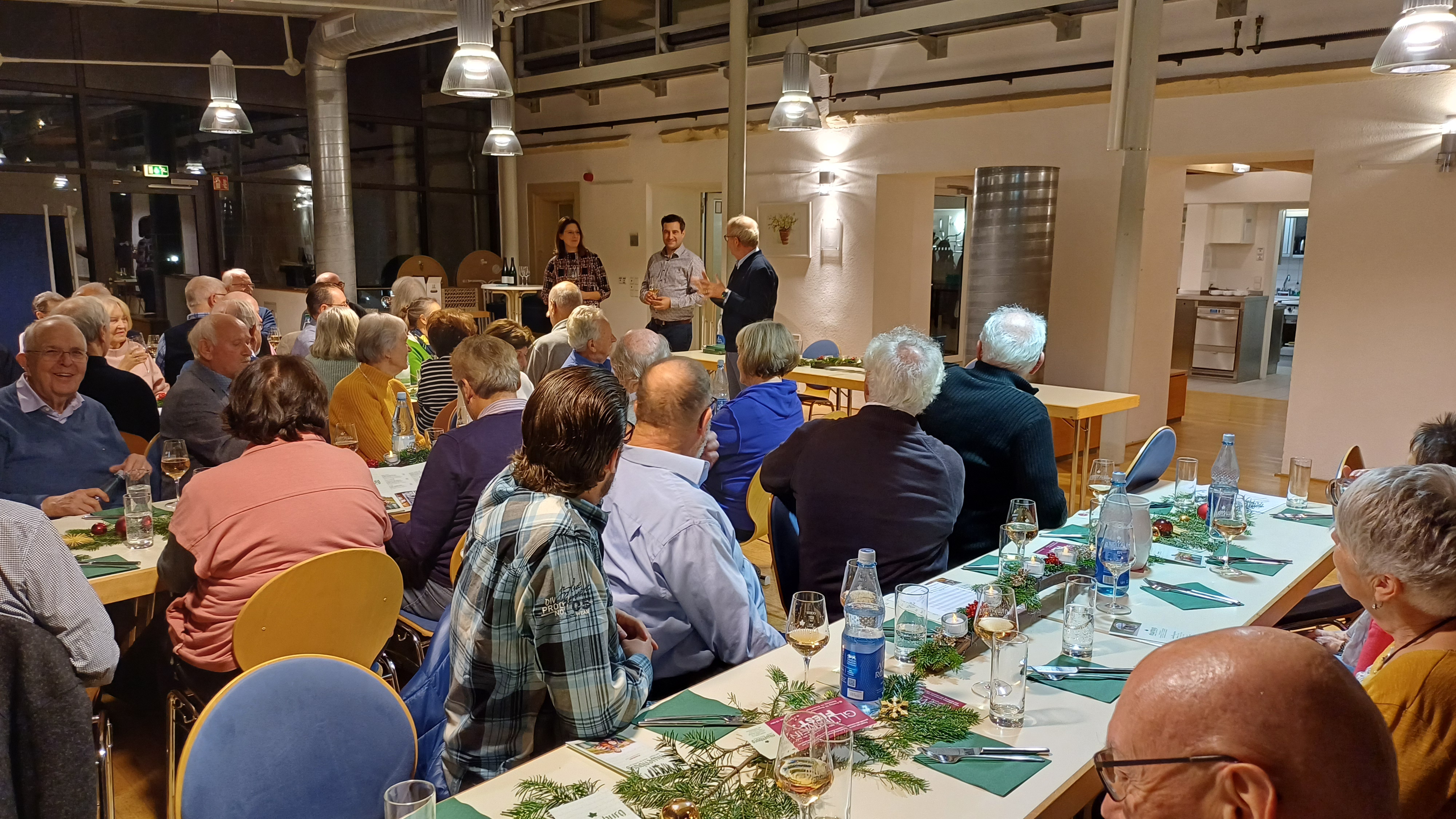 20. November 2024 | Mit einer Weinprobe in den Advent | Bericht