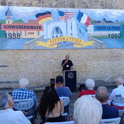 Ubergabe Des Neuen Murals